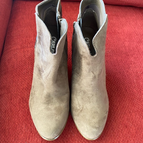 Tan heeled booties. Size 8M - Picture 4 of 4